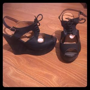 Cute wedge black shoes