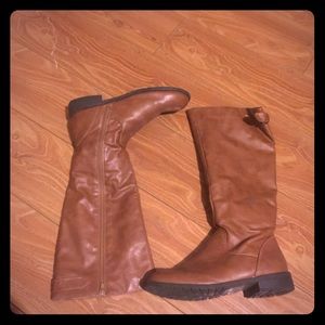 Light brown rain boots