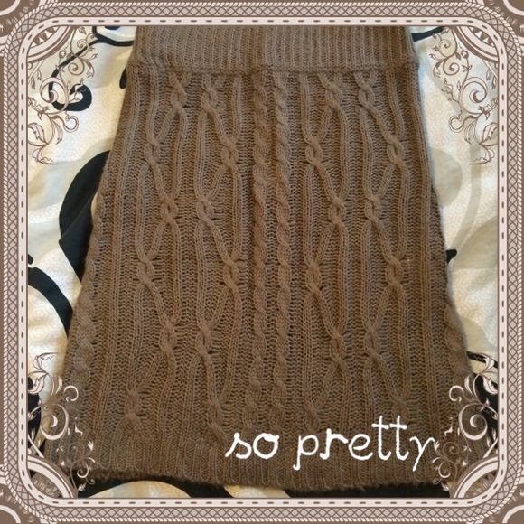 Pretty knit tight fitted skirt.❤️HP❤️