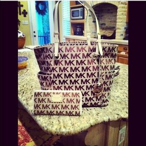 matching Michael kors purse and wallet
