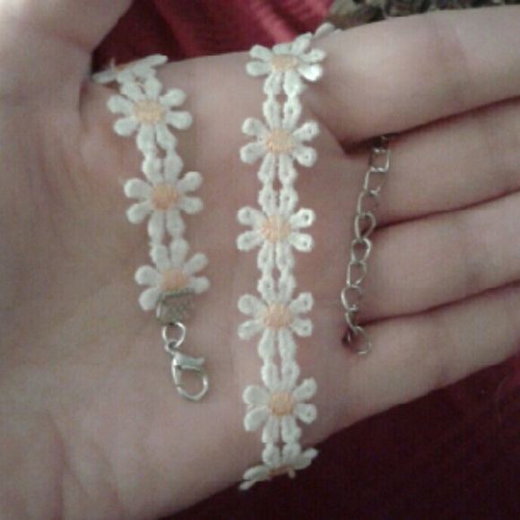 💛SALE💛 New Darling Cloth Daisy Choker w/Stud Er - Picture 3 of 4