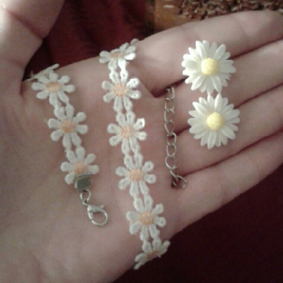 💛SALE💛 New Darling Cloth Daisy Choker w/Stud Er - Picture 4 of 4