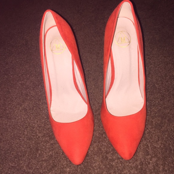 SOLD Suede pumps