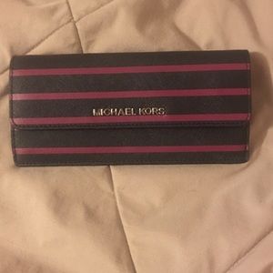 Michael Kors wallet pink and black