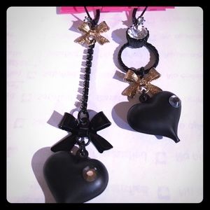 BetseyJohnson black asymm. heart & ring