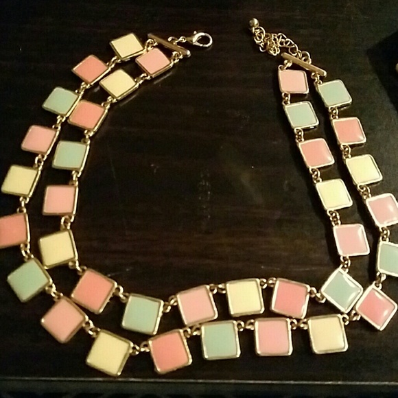 Retro-inspo goldtone pastel enamel reversible neck