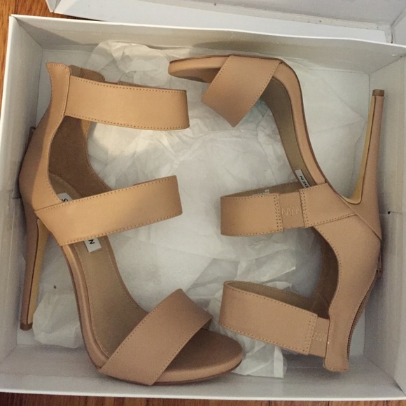 Steve Madden Nude heels
