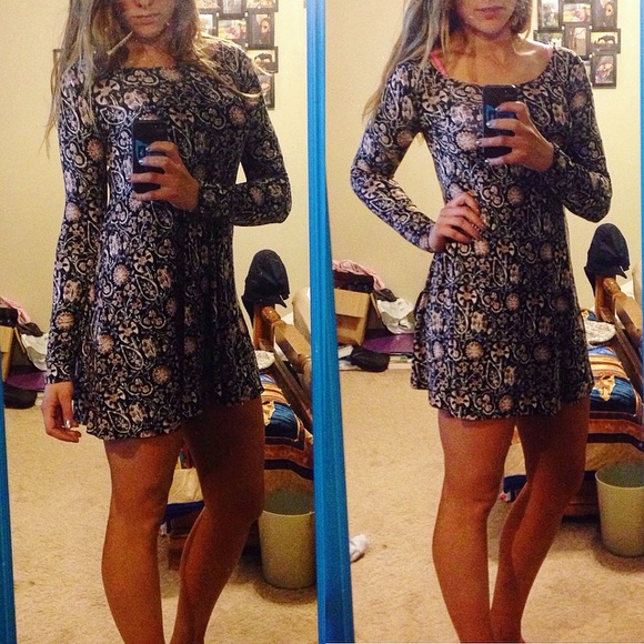 Forever 21 Dresses & Skirts - Cute Ornate Print Skater Dress