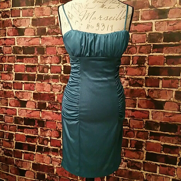 ๐ ๐Host Pick๐ IZ Byer California Dress - Picture 5 of 6