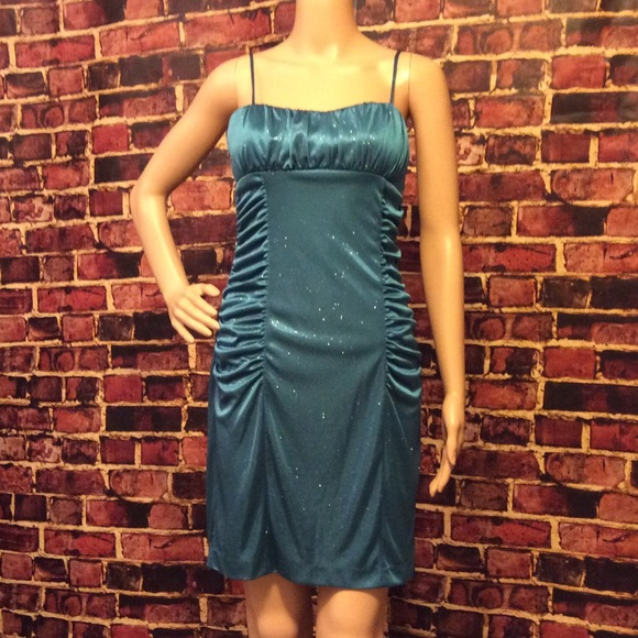 ๐ ๐Host Pick๐ IZ Byer California Dress - Picture 2 of 6