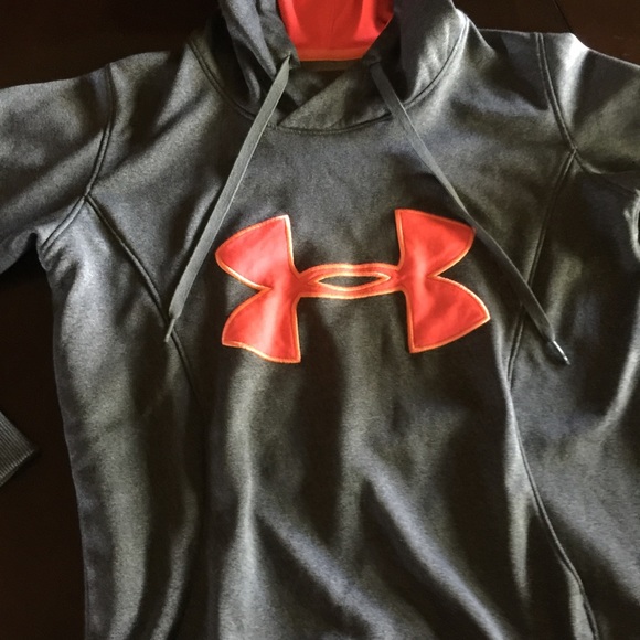 Under Armour sweatshirt size small. Gray