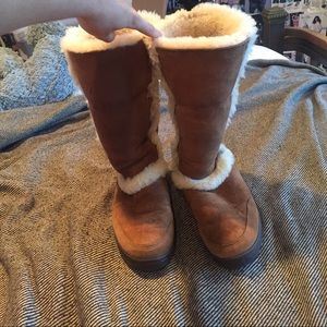 CLOSEST CLOSING TODAY 9/7 ugg boots