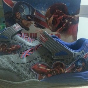 Boys size 13 Capt'n America Civil War Sneakers