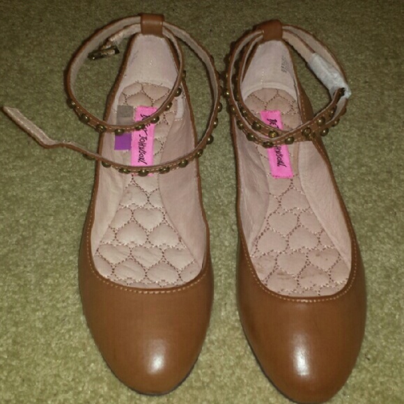 Flats with ankle strap