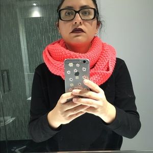 Meet your Posher, Limor