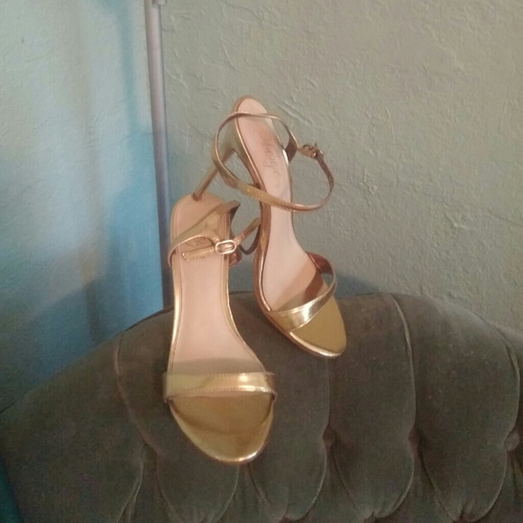 Shoes - Picture 3 of 4