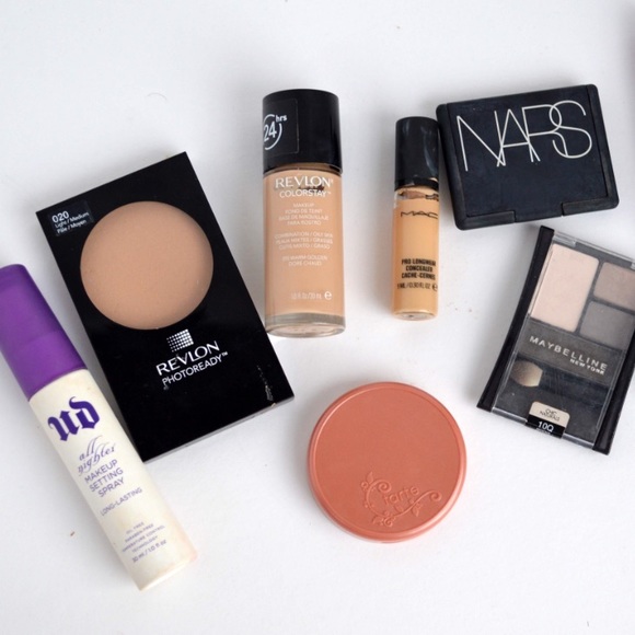 👀Mystery Makeup Box! - Picture 2 of 2