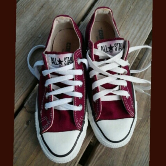 maroon converse