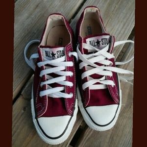 maroon converse