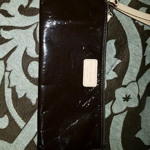 Small Kate spade wristlet clutch