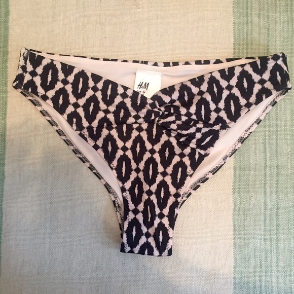 👙 H&M ikat print bikini bottom👙