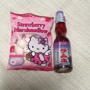 Japanese Snack Pack: Soda & strawberry mallows