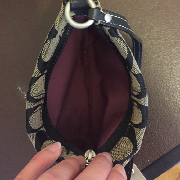 Vintage coach wristlet - Picture 3 of 3