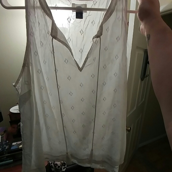 Old Navy, sz XL, white sleeveless shirt