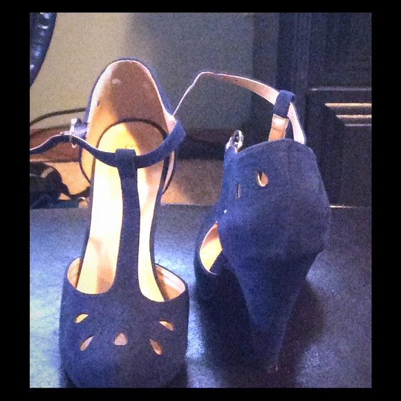 Size 7 mod cloth navy blue t strap heels