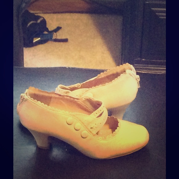 Cream Mary Jane heels