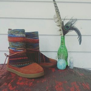 NWOT Tom's Nepal Boots