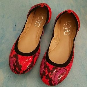 Cute BCBG flats!