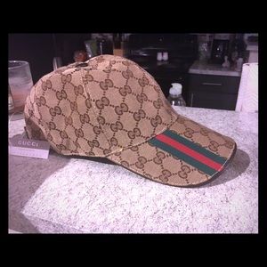 Gucci hat with tags