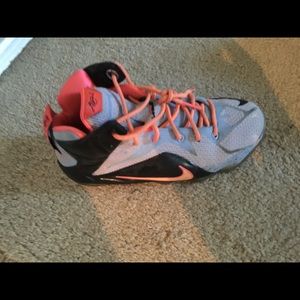 Lebron shoes youth size 5.5 great condition