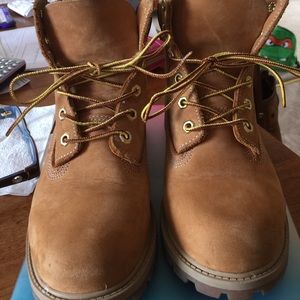 Kids size 5.5 butter timbs