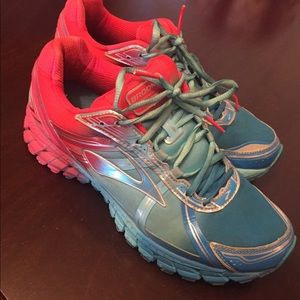 Brooks Adrenaline GTS Running Shoes
Size 10