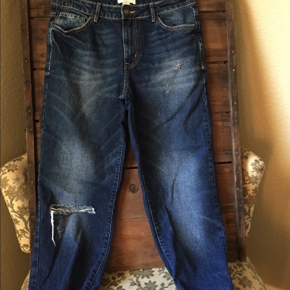 Forever 21 dark denim distressed boyfriend jeans