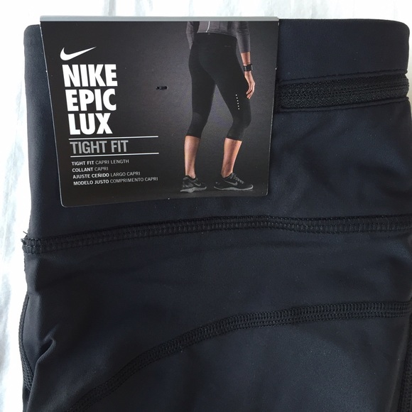 ⚰️SALE⚰️Nike Epic Lux Capri Leggings - Picture 2 of 3