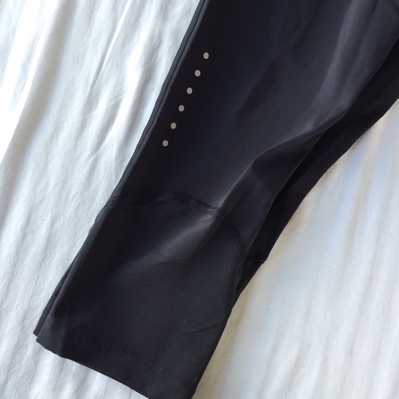 ⚰️SALE⚰️Nike Epic Lux Capri Leggings - Picture 3 of 3