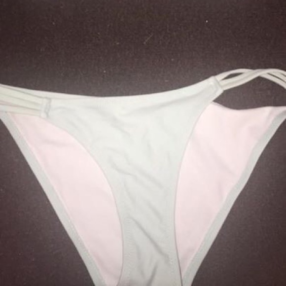 Bikini - Picture 2 of 2