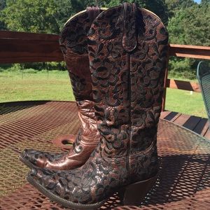 Gorgeous black And brown Corral boots
