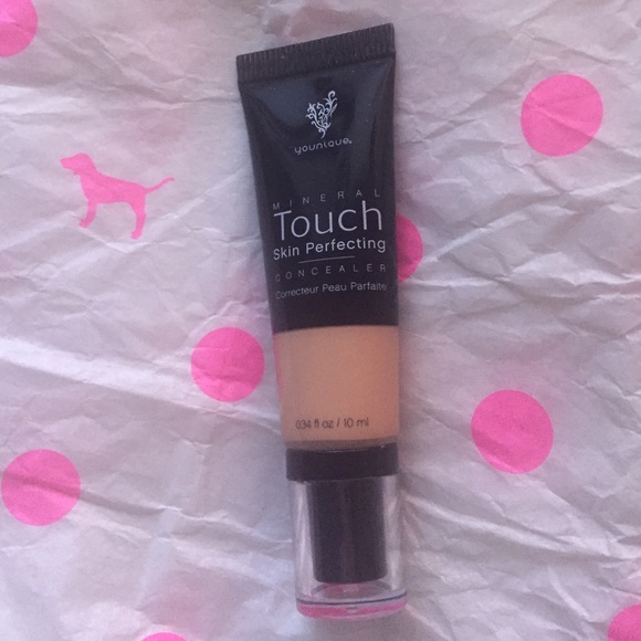 Younique organza concealer.