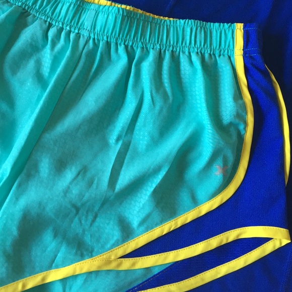 Xersion Performance Wear Athletic Set - Picture 3 of 3