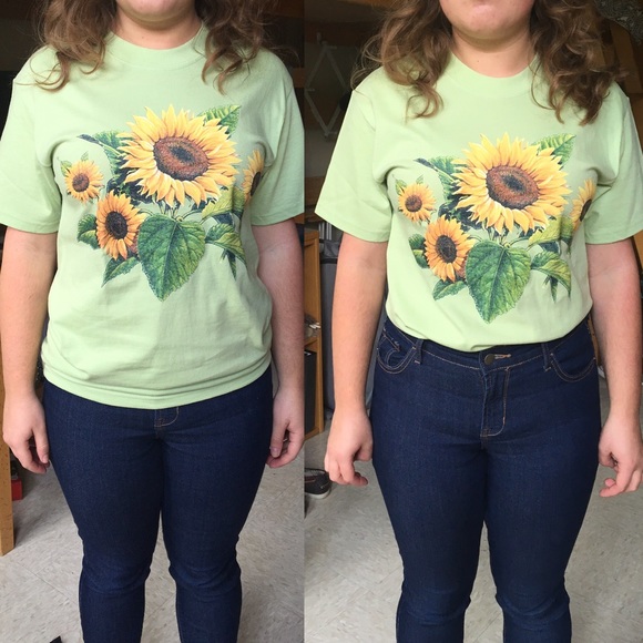 *Sold* Vintage 90s Style Sunflower Tee - Picture 4 of 4