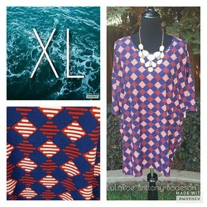 LuLaRoe Irma tunic