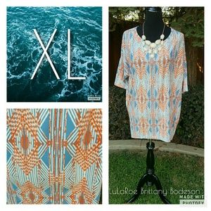 LuLaRoe Irma tunic