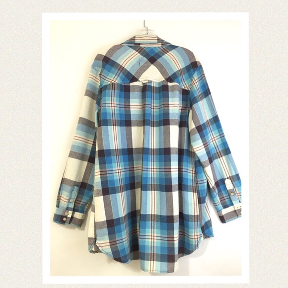 Ladies soft flannel oversized button down top. - Picture 2 of 4