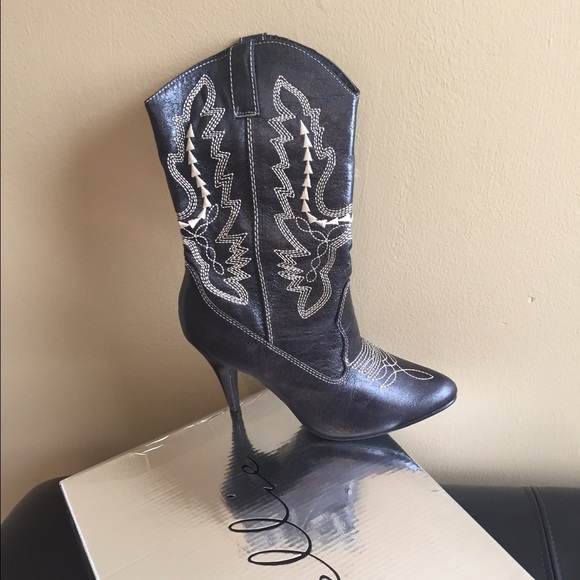 NIB- Black High Heal Cowgirl Boots