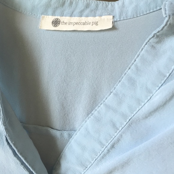 Gorgeous Baby blue silk top - Picture 2 of 4