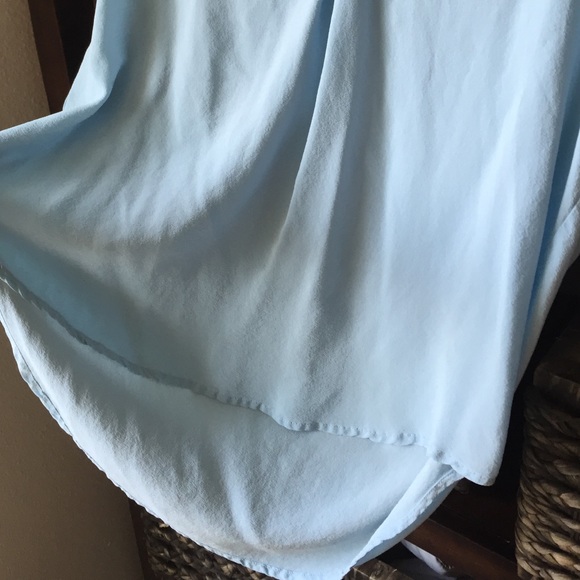 Gorgeous Baby blue silk top - Picture 3 of 4